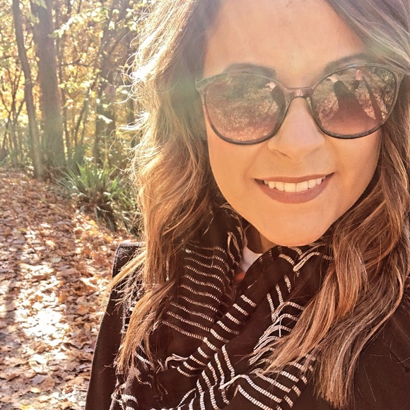 💜 Meet Your Posher 💜 - Picture 3 of 7